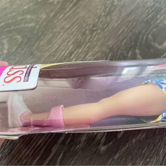 New! Barbie Fashionistas Doll #208 with Down Syndrome - Picture 14 of 16